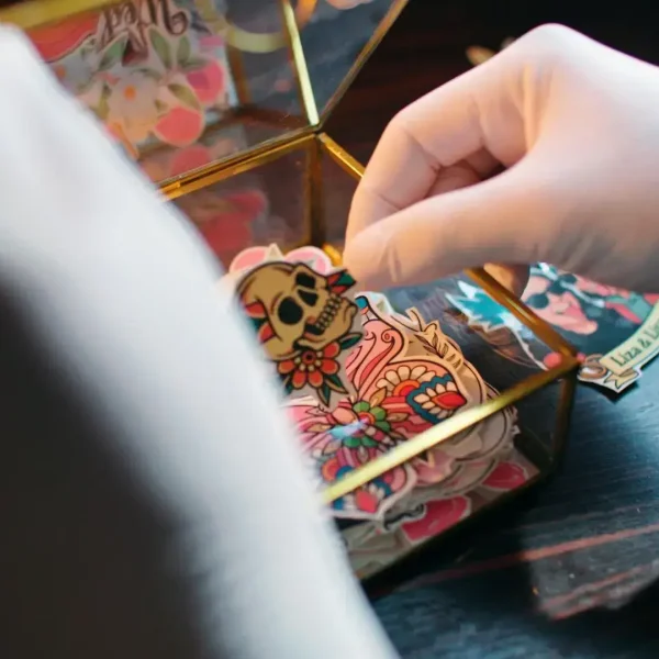 Nathan-laat-neptattoos-zien