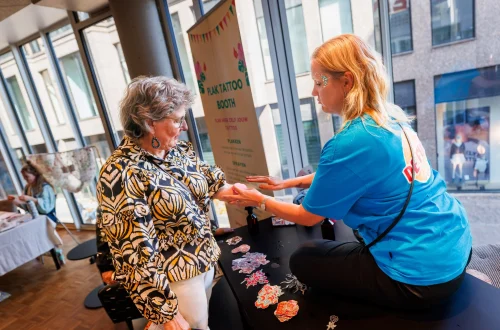 Plaktattoo-wordt-gezet