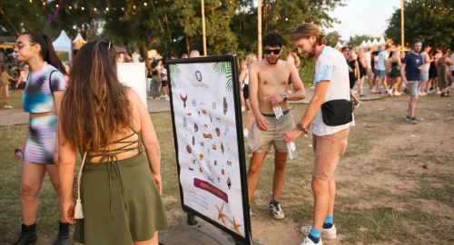 Bezoekers-zoeken-neptattoo-uit